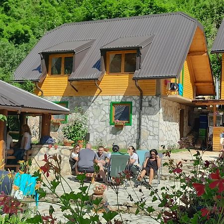 מלון פוצ'ה Rafting Camp Encijan מראה חיצוני תמונה